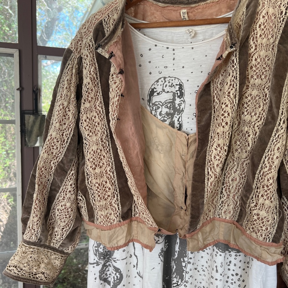 EUC magnolia Pearl crop jacket